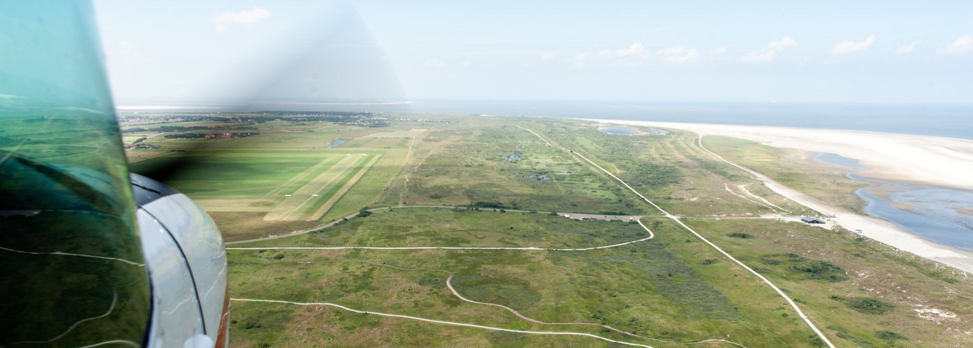 Fallschirmspringen und Rundflüge - VVV Ameland