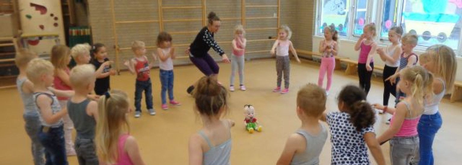 Tanzen mit Tomke in der Bibliothek - VVV Ameland