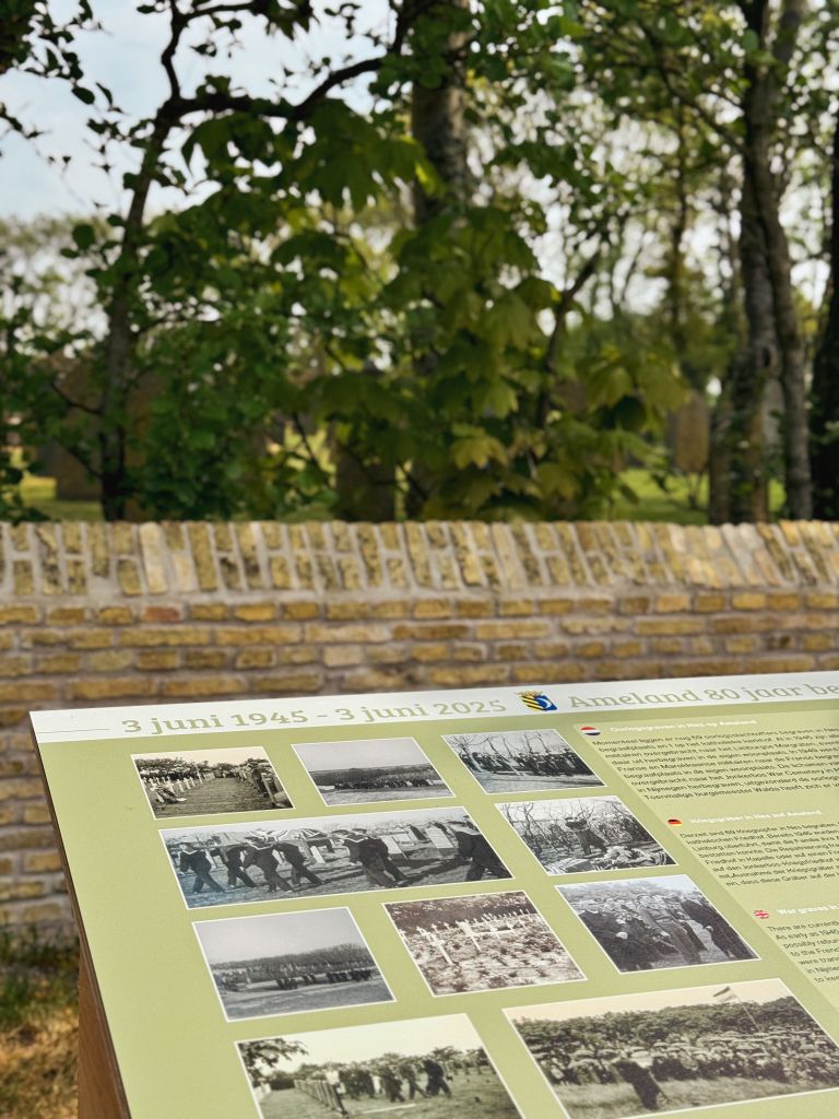 Fotos der Befreiung auf Tafeln - VVV Ameland