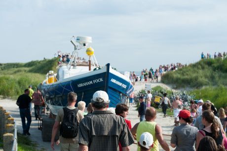 Vorführung des Pferderettungsbootes - VVV Ameland.jpg