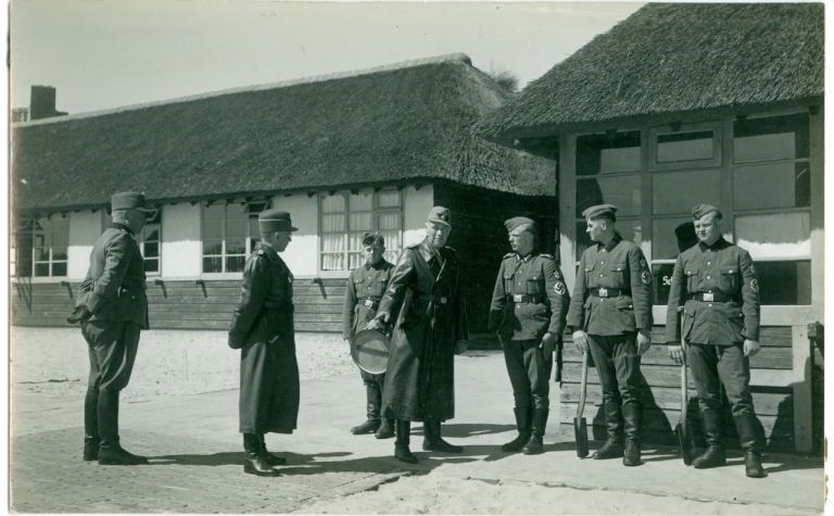 Fotos der Befreiung auf Tafeln - VVV Ameland