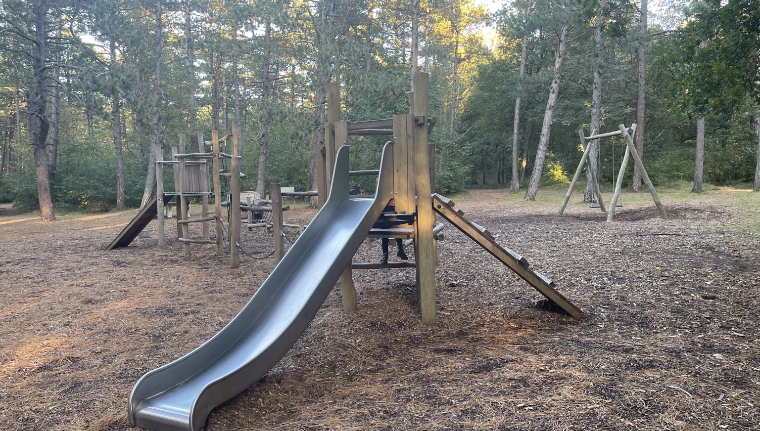 Spielen im Hollumer Wald - VVV Ameland