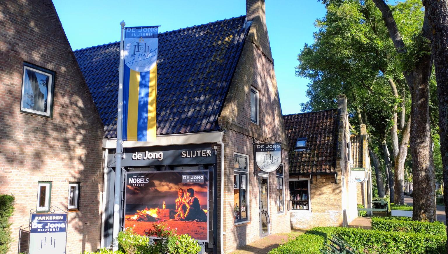De Jong Spirituosen- und Weinhändler - VVV Ameland